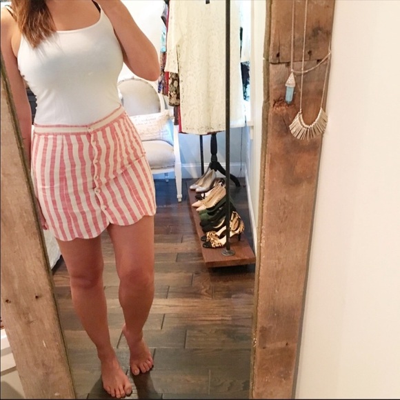 Forever 21 juniors large scalloped hem skirt - Picture 6 of 6